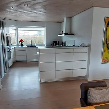 4 Star In Tjaereborg *